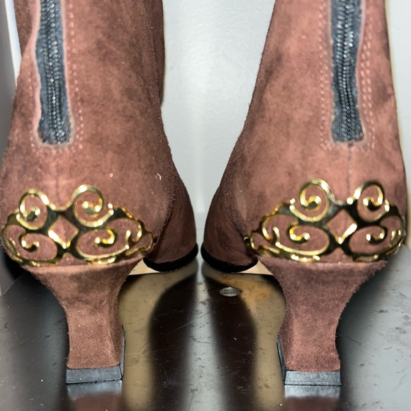 NWT/NIB Jasmin low heel brown suede shoe boots with gold toe and heel, size 6.5 - Picture 13 of 13